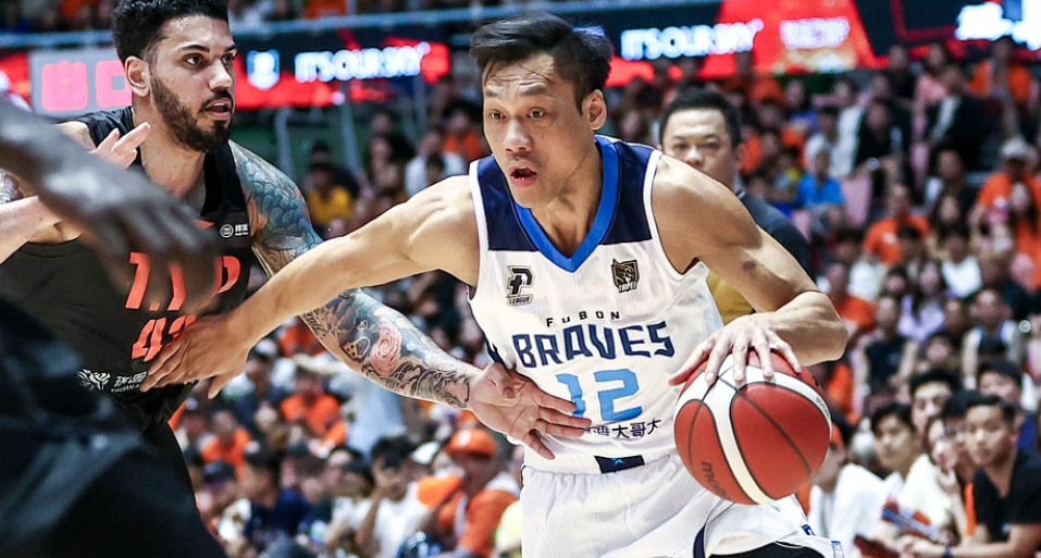 P.league+/42歲野獸真的太拼了!林志傑賽後緊急送醫確定左手3處骨折已經進行關節鏡手術