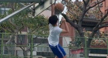 台灣學生「灌籃」登上FIBA官網!英勇行為被稱為沒穿披風的英雄