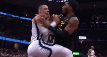 NBA/「攻擊下體」釀大規模衝突!灰熊、騎士球員互相推擠扭打到觀眾席
