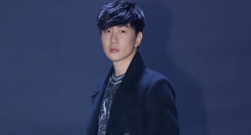 林俊傑現身MV 撐著傘吟唱 《美國女孩》方郁婷同台苗可麗飆戲!