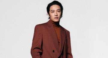 饒舌鬼才熊仔睽違三年開唱!「西裝搭配天使翅膀」造型帥出新高度
