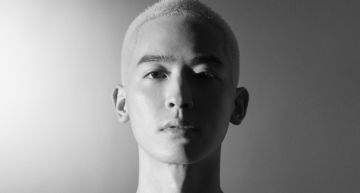 小樂吳思賢「裸身拍封面」隨時可脫:隔離期間一天吃五餐!