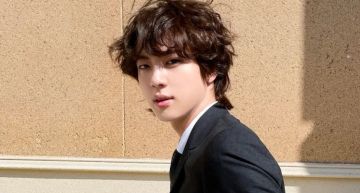 BTS Jin結束新兵生涯!威風喊口號「晉升助教」曬軍中照報平安:我過得很有趣