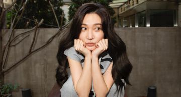 曾莞婷露美背泡湯慶票房!Kid跟風脫了 網笑:他的母湯