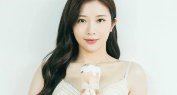 化身「飛機杯通道」!雞排妹穿緊身肉色戰袍 辣照掀暴動:誠意十足