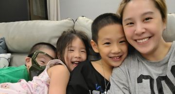 4歲女兒「DIY霜降妝」!完美暈染眼影 黃小柔驚嘆:比我厲害