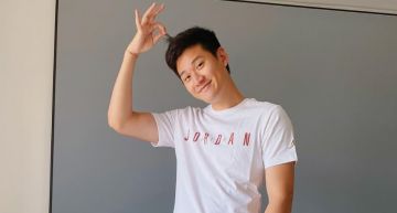 姐弟戀舊情復燃!周興哲深夜「緊攬趙岱新」散步回家 經紀人坦言:他們現在很開心