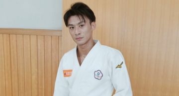 8年前被「國中生楊勇緯」過肩摔!董至成挖舊片嗨翻:摔出人生新高度