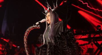 唱到第三首急喊卡!張惠妹演唱會「粉絲嗨過頭」 笑虧:不能跳就你們害的