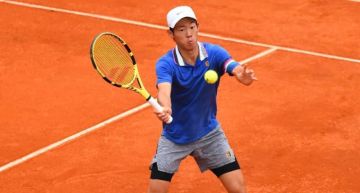 法網上演「台灣內戰」!一哥曾俊欣再一勝晉級會內賽