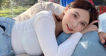 咪妃泡湯放送濕背秀!「老公背後式愛的視角」嚇翻網:好像進擊的巨人