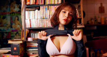 明知肉身曝光仍PO文! 暗黑李毓芬:「Tag你朋友找亮點」