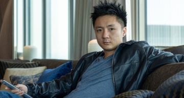 砸「百萬現金」買武士刀柄!鍾培生送母超狂禮物 櫃台數鈔票1分鐘