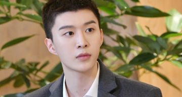 出道後還被星探「搭訕死纏」!范丞丞無奈脫口罩 他一見偶像帥臉秒撤退