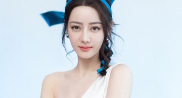 迪麗熱巴素顏生圖曝光!攝影師驚嘆「沒修圖就很美」 逆天顏值衝熱搜:是不是可以吹一波