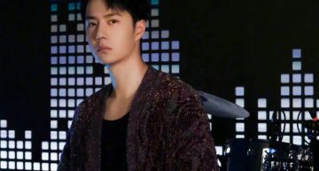 王一博騎車耍大牌?整群工作人員「為幫撐傘在後追」遭酸:一個比一個敬業