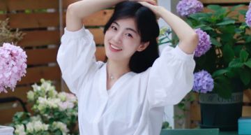 網紅出國看世足全程直播!「護照竟被海關剪掉」秒淚崩 網見原因抱不平:我笑了