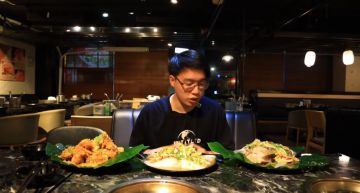 清蒸海王類!Toyz大啖「深海地震魚」口感超噁:吃起來像鼻涕