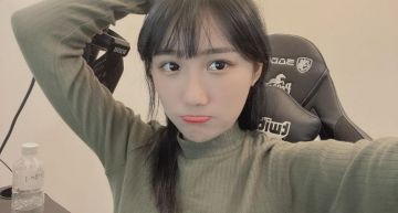 領口下滑!蝴蝶兒開台「小水溝現形」 網放大抓包:黑色的