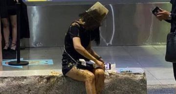 化悲糞為力量!「潑屎妹」爆進軍直播界 網:電臀有味道飄出