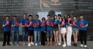 搶鏡搏版面?女星「束腰外穿」秀長腿 網不領情狂酸:P成阿凡達