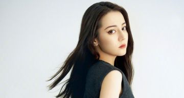 新髮型剪短了?迪麗熱巴「撞臉娜塔莉波曼」 網暴動:美炸!