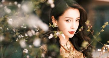 看不懂的時尚!Angelababy「雜誌照曝光」 網傻眼:拍鬼片?