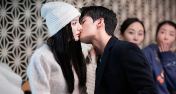 90秒花式熱吻!《榮耀》楊洋、迪麗熱巴「張嘴激吻」狂登熱搜 網羞爆