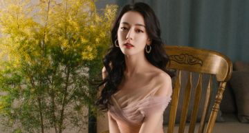 女神形象崩壞?迪麗熱巴簽名「當眾一動作」網傻眼:不衛生