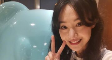鄭爽自爆「在美國靠喝水維生」!爽媽泳裝照曝光 身材成焦點