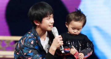 易烊千璽弟弟「破世界紀錄」!7歲成魔方達人 本名首度公開