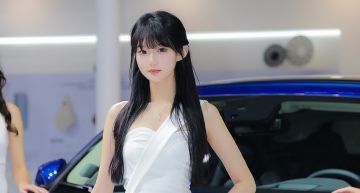 被噁男包圍!車模「零距離被狂拍」險走光 畫面曝光網氣炸