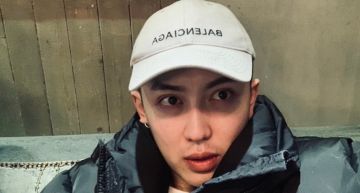 消失2年!網紅現身認「整形失敗」哭到崩潰:變成老20歲的醜八怪