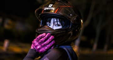 女大十八變!重機女神「青澀舊照」曝光 網:臉怎麼那麼胖!