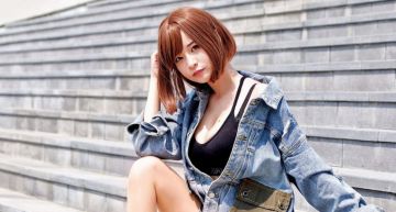 鄧佳華慘遭冷凍一週!鬼鬼「西外裡面沒穿」 挺G級車頭燈發聲!