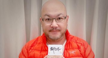時隔19年二度當爸!劉亮佐幫餵奶「夾縫中補眠」揭妻女近況:越來越像了