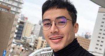 「50公斤巨蟒」在頭上爬!男星一掀天花板嚇傻 驚悚畫面曝!