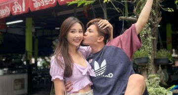 孫生與女友大玩「大腿雲霄飛車」!夾頭狂晃翻白眼求饒:我真的不行啦