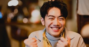 結婚喜訊曝光?李友廷甜摟男子曬「結婚書約」:一起走了整整10年