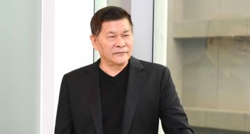澎恰恰遭爆「賺的錢都匯給汪建民」!妻下跪哀求:別再借錢了好不好?