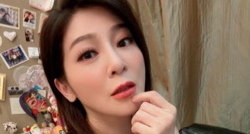 下身失蹤!王彩樺罕見曝「上帝視角」照 網嚇:今晚不睡了