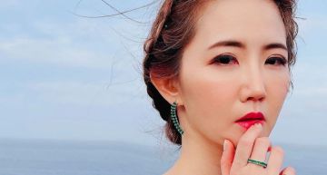 謝忻PO性感趴床照「情人節後全身酸痛」!拆男友禮物傻眼:求生欲為零
