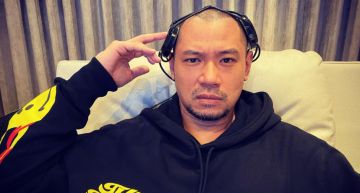 金剛化身古裝女子「翻白眼+回眸嘟嘴」!畫面曝光看傻:烤肉差點吐出來