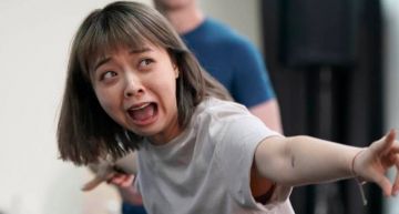 龍龍遭雞排妹解約有救?「不自刎聲明」引謝和弦現身:一起呼一下