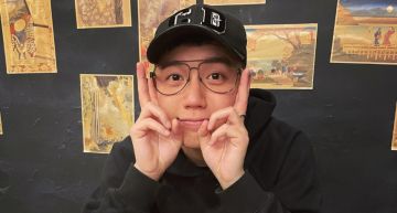 「美食公道伯」Toyz開箱廖老大!喝一口秒變臉 網笑翻:是棒賽的表情