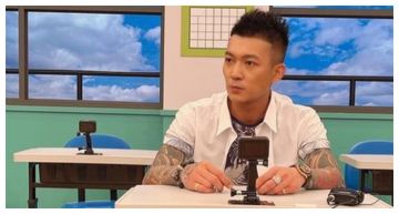 鳳梨遭「學霸帥弟」爆料「初夜經驗」:練球練到「腳歪歪」!