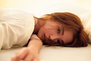 郭書瑤睽違3年發新曲《膚淺》!換「滿膚寶肉色裝」展肌膚零距離