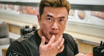 被酸鳥仔腳氣炸!李沛旭脫光光「下半身全露」曬照反擊:歡迎光臨MY縫