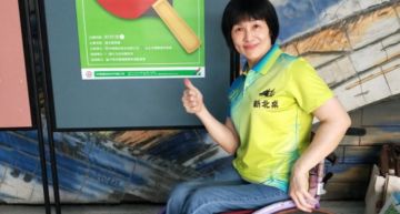 奧運還沒結束!58歲「桌球阿嬤」盧碧春苦練16年 克服身障登帕奧
