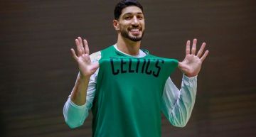 再嗆中國!NBA球星坎特秀「國旗球鞋」挺台 鄉民狂讚:真男人